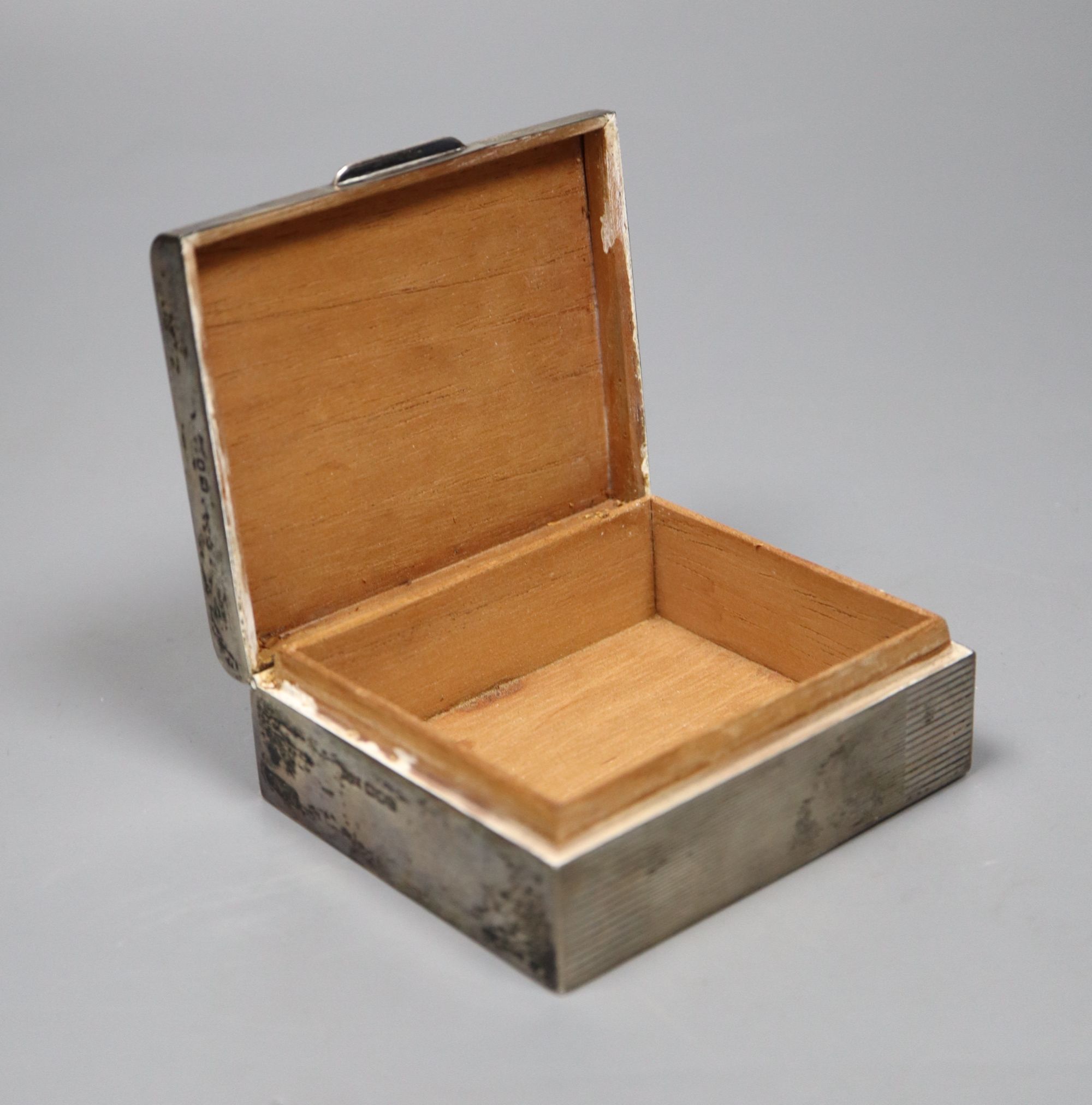 A small Edwardian silver cigarette box, 87mm and a small silver ashtray.
